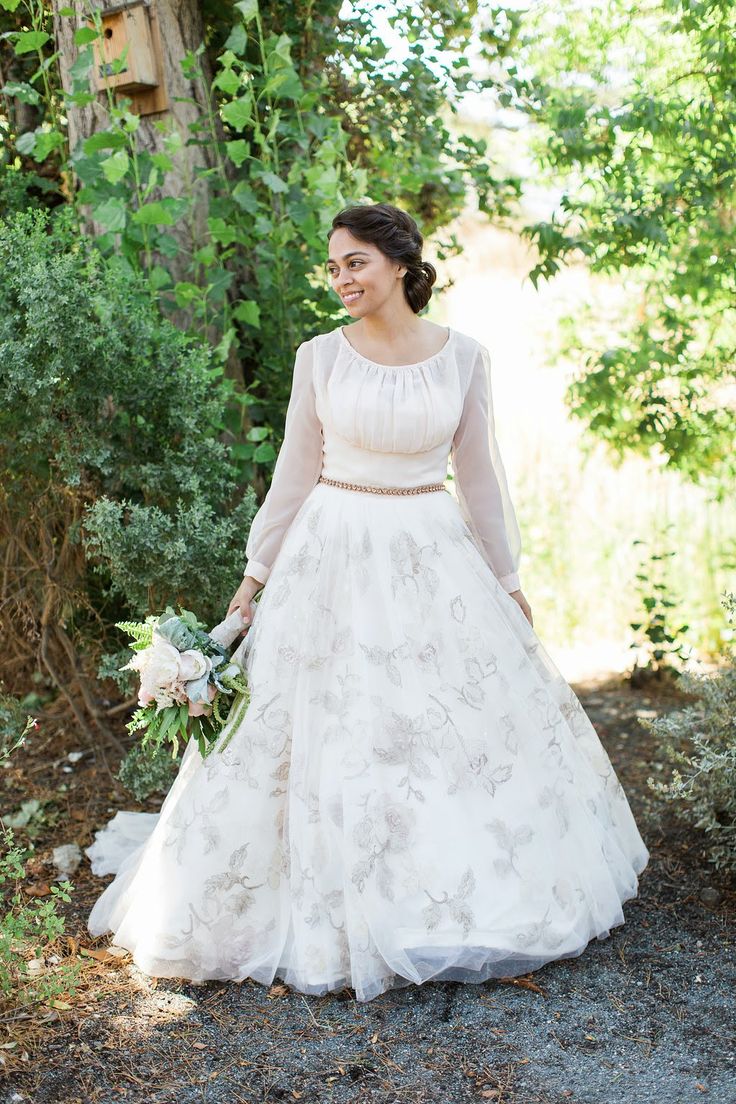 Caitlin?Turner Photography via Pretty is This / Wedding Dress by Oleg Cassini at Davids Bridal