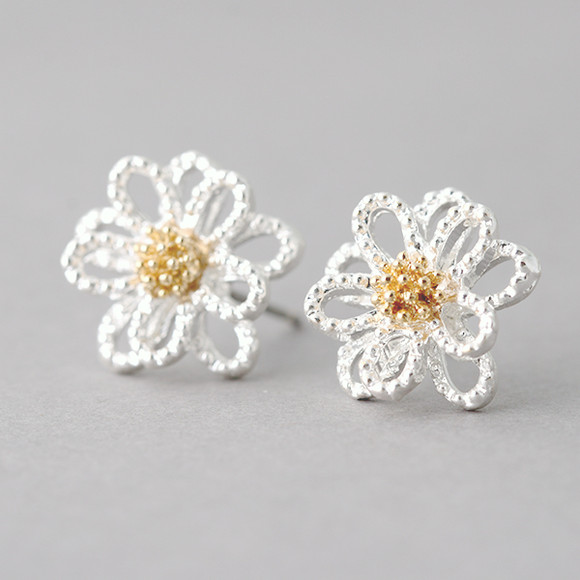 White Daisy Stud Earrings