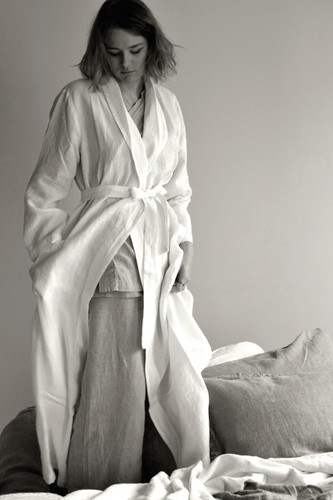 Stonewashed long off-white linen dressing robe