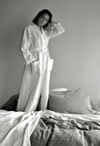 Stonewashed long off-white linen dressing robe
