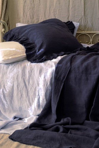 Frayed ruffle linen pillow case in Midnight blue