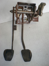 1992 Ford F250 >> 1996-1998 Ford Mustang Automatic Brake Pedal Assembly & Hanger 1992 Ford F250 >> 1996-1998 Ford Mustang Automatic Brake Pedal Assembly & Hanger
