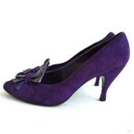 DESIGNER Vintage Stuart Weitzman Purple Suede Pump