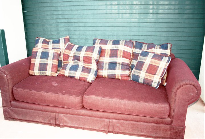 uglysofa1.jpg uglysofa1.jpg