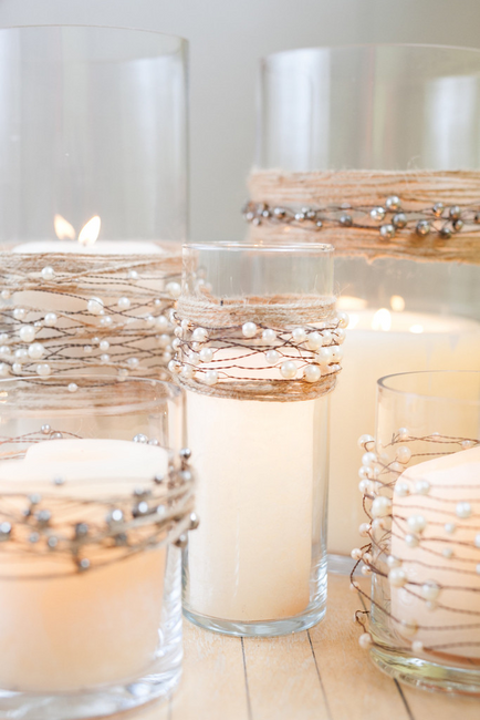 8 simple ideas to style your pillars this Christmas