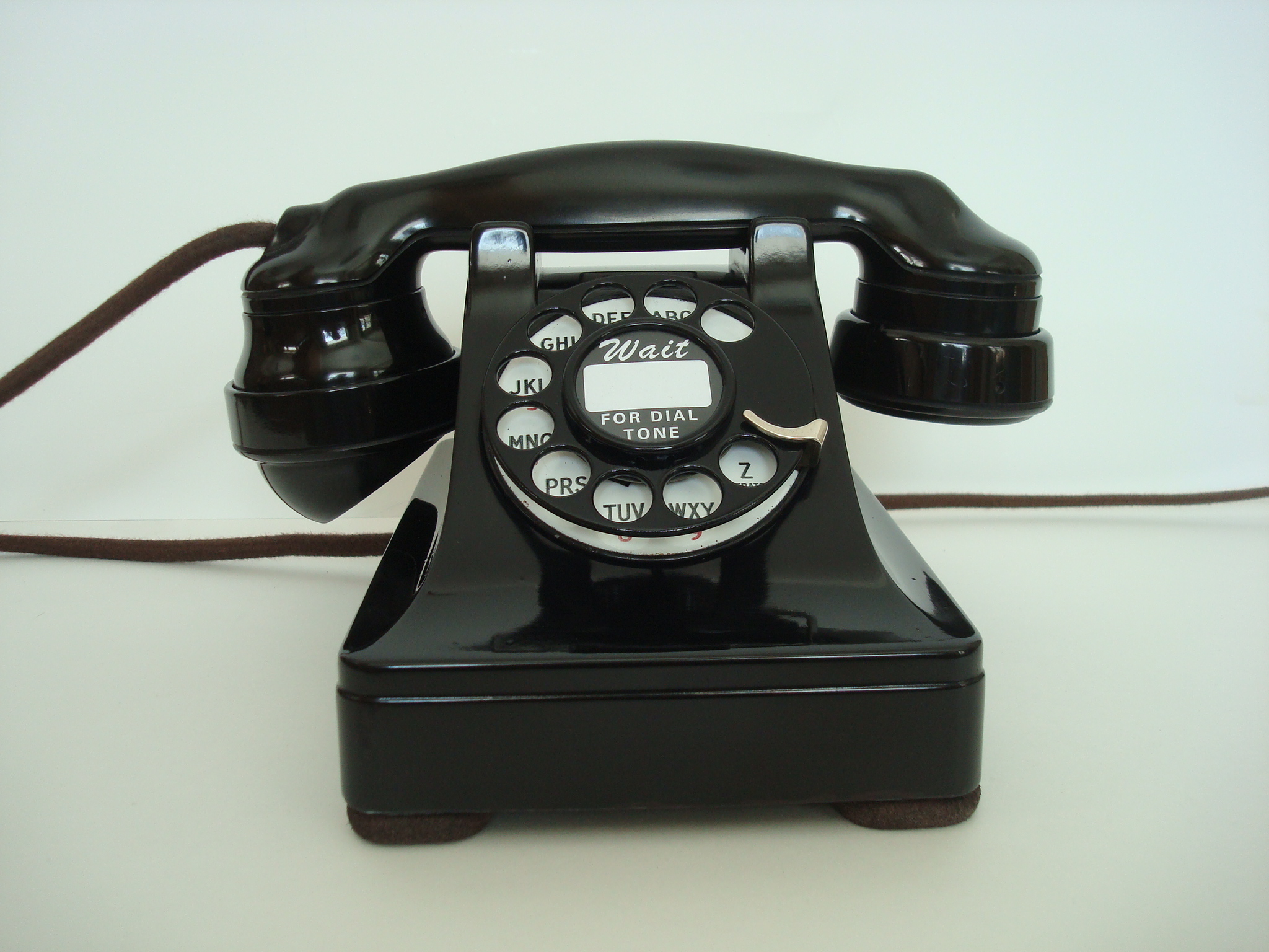 Antique Telephone Restoration And Repair Expertly Done In Short and Amazing Old Fashioned Phones For Sale you should know