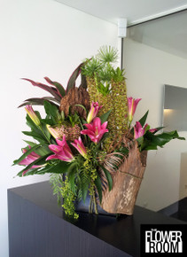 our arrangements can vary due to seasonal availability, these photos are here to give you a glimpse of what we can do for you