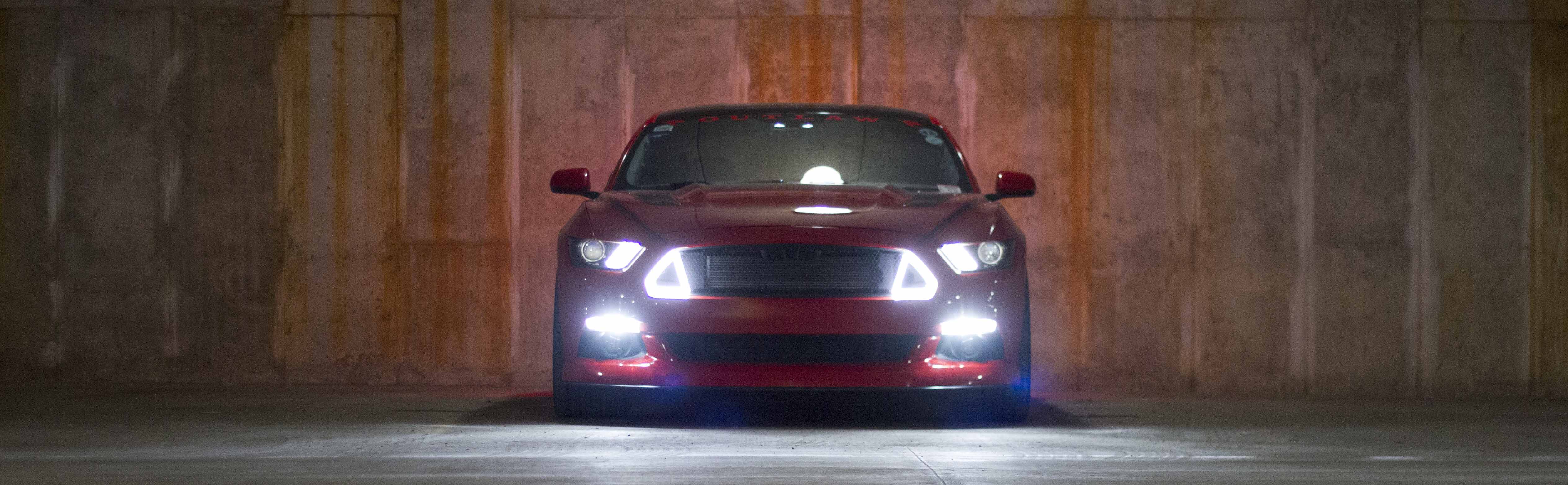 White DRL lighting, amber turn signals, automatically adjusts to your headlight brightness.