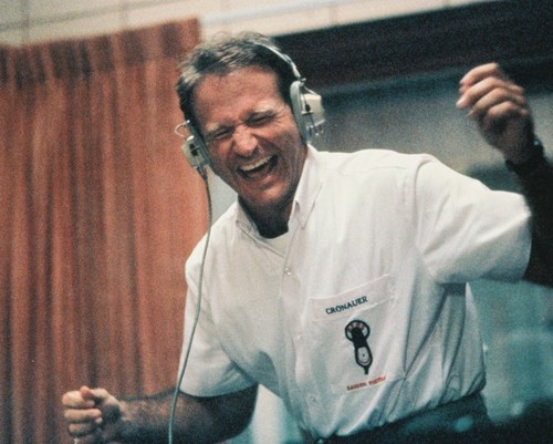 robin-williams-good-morning-vietnam-posters-and-photos-230696-movie-s