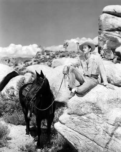 Picture of Errol Flynn in Dodge City