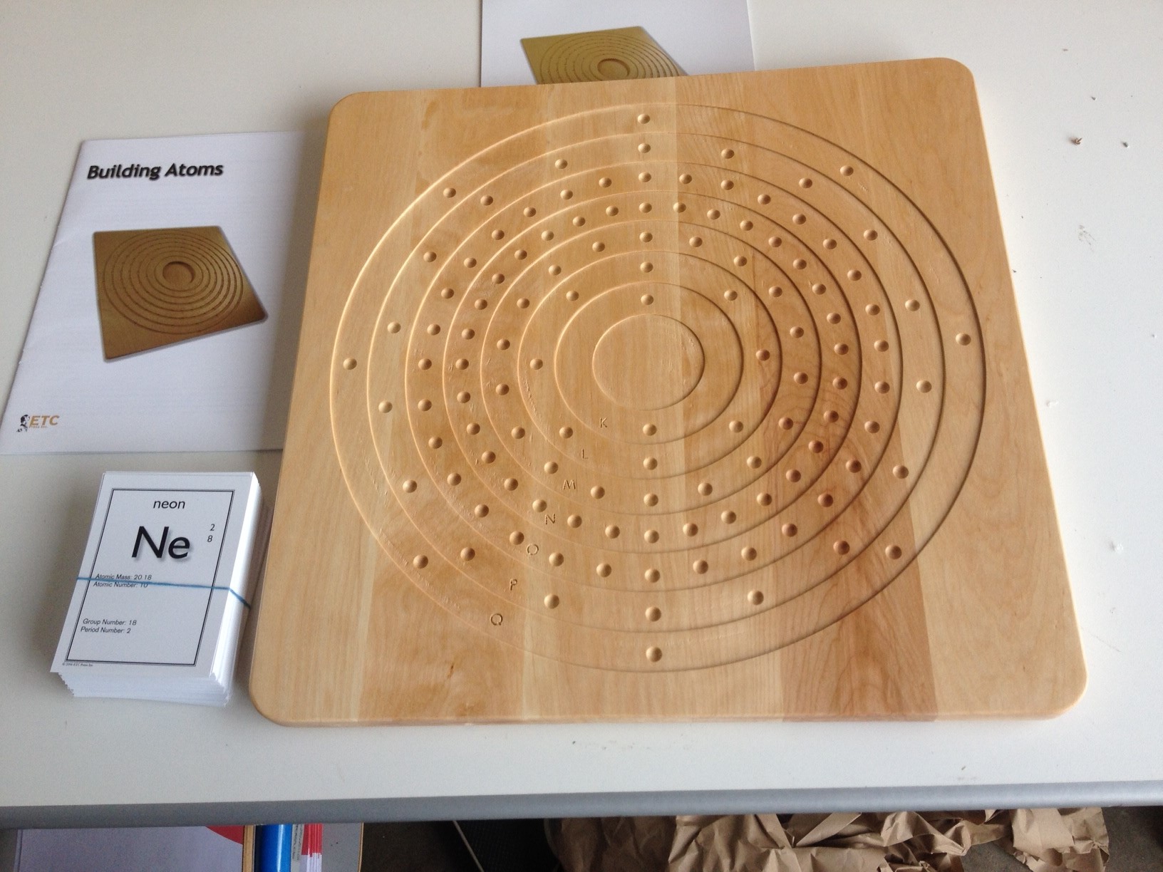 buiding-atoms-with-the-atom-board-think-education-supplies