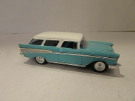 ROAD SIGNATURE DIECAST CAR 1957 CHEVY NOMAD BLUE W/WHITE HOOD 1/43 M24