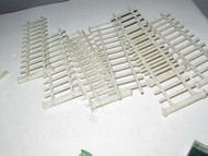 0/027 ACCESSORY- 2" TALL FENCES- 8 SECTIONS - GOOD - M45