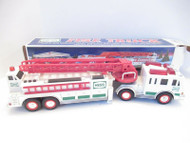 HESS 2000 FIRE TRUCK LIGHTS SOUND SIRENS BATTERIES INCLUDED EXCELLENT S2