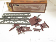 HO TRAINS -TYCO - 17 PIECE BRIDGE & TRESTLE SET - NEW - B15