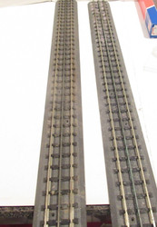 MTH TRAINS - 40-1019 - TWO 30" REALTRACK SECTIONS - FAIR