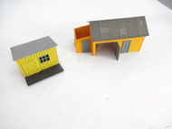 HO BUILT UP - TWO SMALL BUILDINGS- GLUED - FAIR - W12