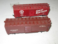 HO TRAINS VINTAGE BOXCARS- RUTLAND / GREAT NORTHERN LATCH COUPLERS- GOOD. -W15