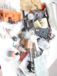 LIONEL PART ASSORTMENT(B) LARGE MIX OF PARTS NEW / OLD - SEE PICS -S16