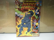 L5 DC COMIC JUSTICE LEAGUE INTERNATIONAL ISSUE 63 APRIL 1994 IN GOOD CONDITION