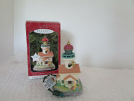 HALLMARK ORNAMENT MAGIC LIGHTHOUSE GREETINGS 2ND IN SERIES 1998 BOXED LotD
