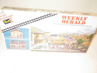 HO TRAINS VINTAGE REVELL HO WEEKLY HERALD KIT -SEALED- NEW- B2