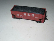HO TRAINS- VINTAGE B & O COVERED HOPPER - LATCH COUPLERS -EXC.- S31LL