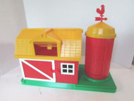 PLAYMATES TOY BARN AND SILO PLAYSET WITH HANDLE 1981