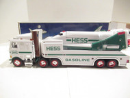 HESS - 1999 TRUCK W/SPACE SHUTTLE - NEW IN THE BOX - SH