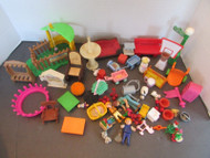 LOT OF LOOSE PLASTIC TOY PARTS FOR PLAYSETS KENNER PLAYMOBIL GEOBRA WARNER L7