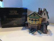 DEPT 56 57534 THE GRAPES INN 5TH EDITION 1996 DICKENS LIGHTED BLDG HAS CHIP D13