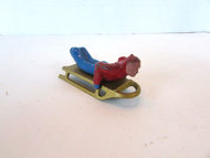 VTG DIECAST FIGURE MALE SLED RIDER LYING DOWN & SLED O SCALE RED BLUE GOLD L13