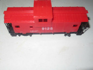 HO TRAINS - RED SAFETY CABOOSE CAB #9125 - LATCH COUPLERS- EXC- W1
