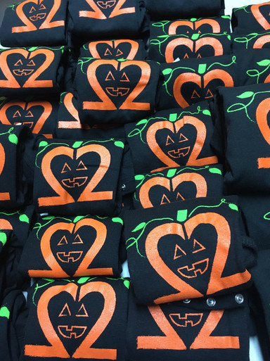 Our My Twins Are Cuter infant "Spooky Pumpkin" twinset is a long sleeve, super soft bodysuit. Our Jack-o-lantern is designed with our signature number 2 and the My Twins Are Cuter logo is on the back at the neck line.