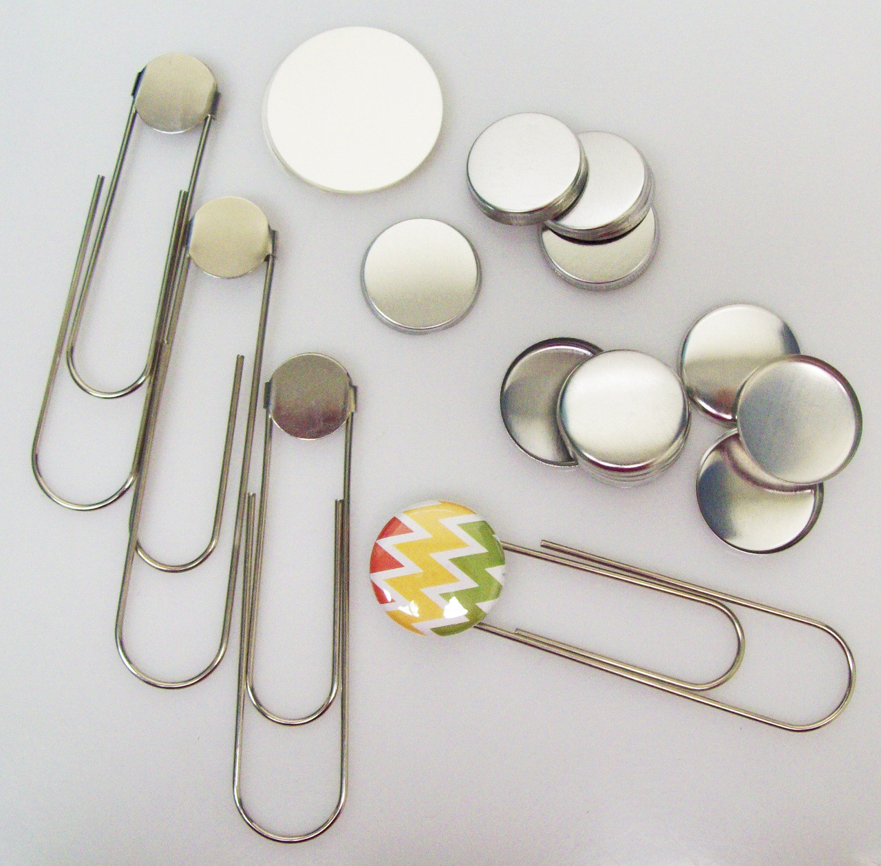 25 giant paperclip bookmarks