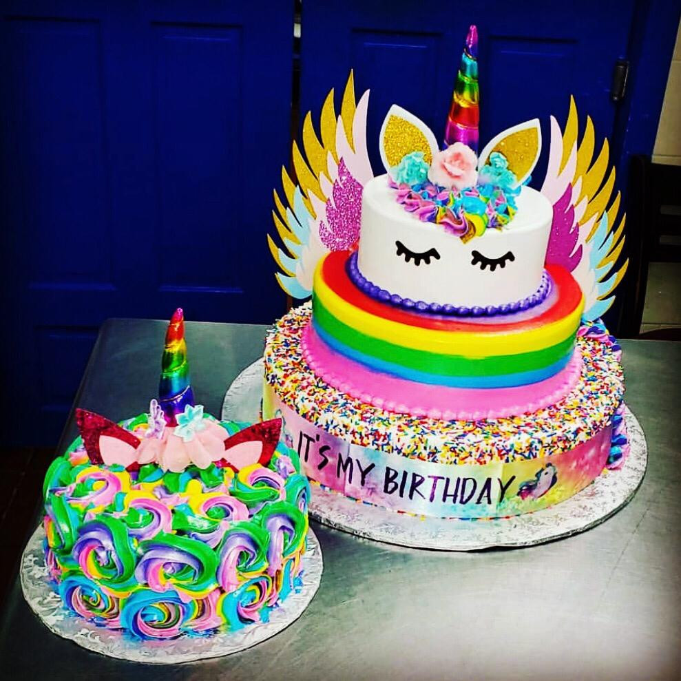 Unicorn 2 tiers cake / unicorn with wings cake/ matching unicorn cupcakes,  Food & Drinks, Homemade Bakes on Carousell