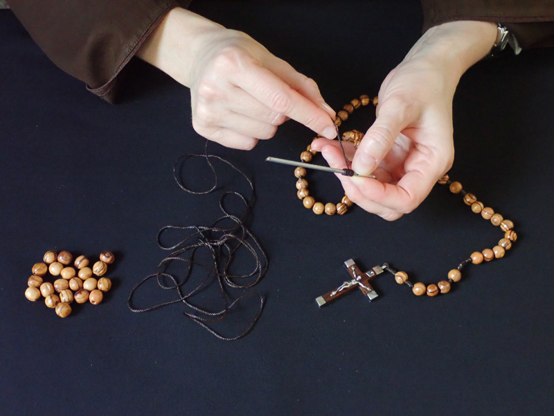 making a cord rosary, knotted rosary, how to make, with cord
