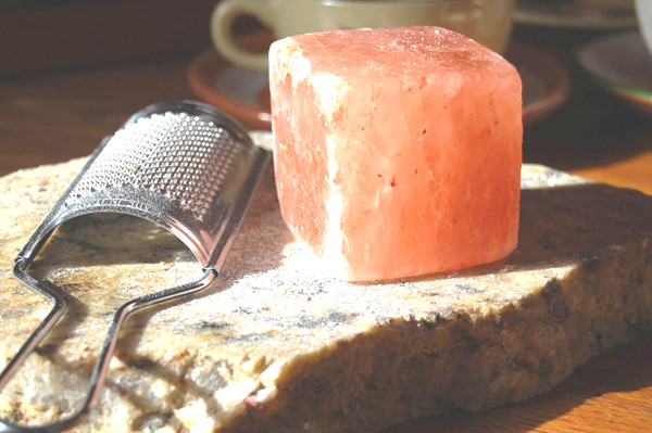 Pink Himalayan Salt Cube and Grater Set - Fresh Unlimited