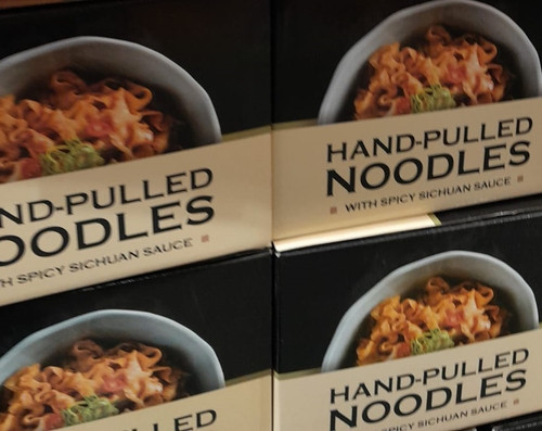 Wumu Hand Pulled Noodles with Spicy Schuan Sauce 15 x 95g | Fairdinks