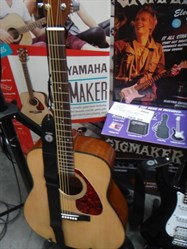 Yamahah Acoustic Guitar Pack  With Bag, Tuner DVD, Strap, Picks