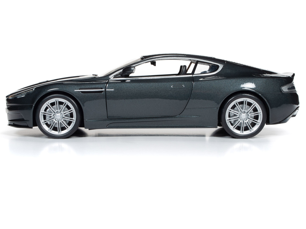 James Bond 007 - Aston Martin DBS - Quantum of Solace 1/18 Scale