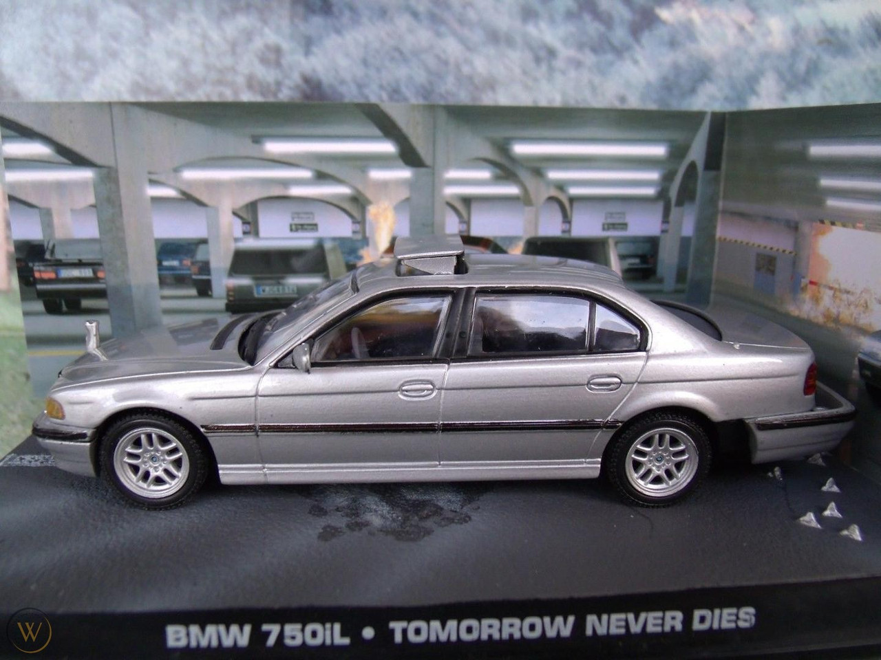 JAMES BOND - 1/43 BMW 750iL (TOMORROW NEVER DIES)