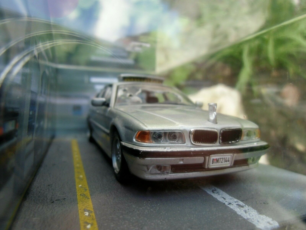 JAMES BOND - BMW 750iL (TOMORROW NEVER DIES) (KY12)