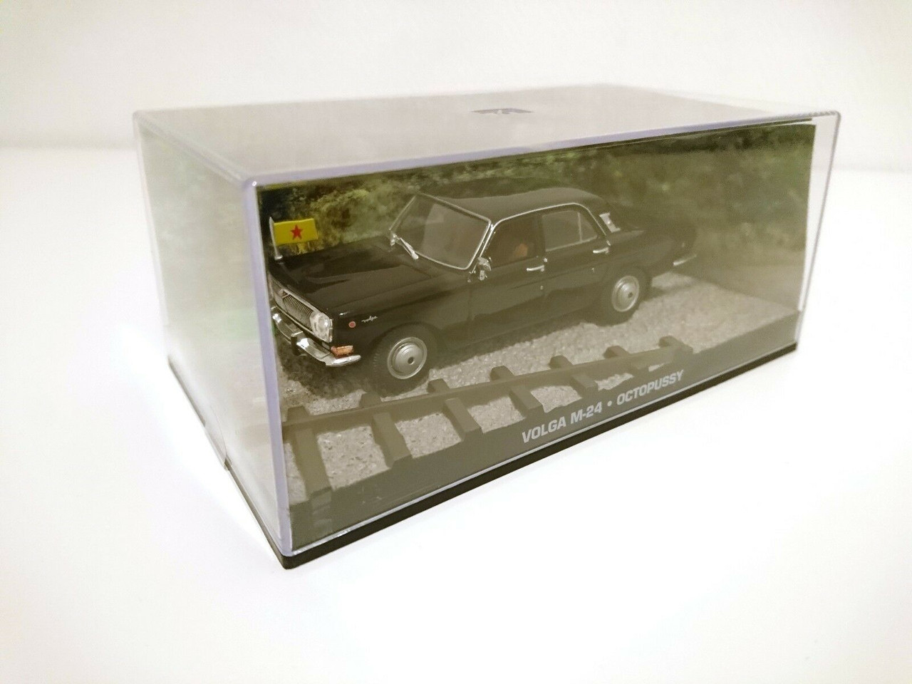 24 & Magazine /sealed packaging/Rare JAMES BOND CAR COLLECTION 121* VOLGA GAZ