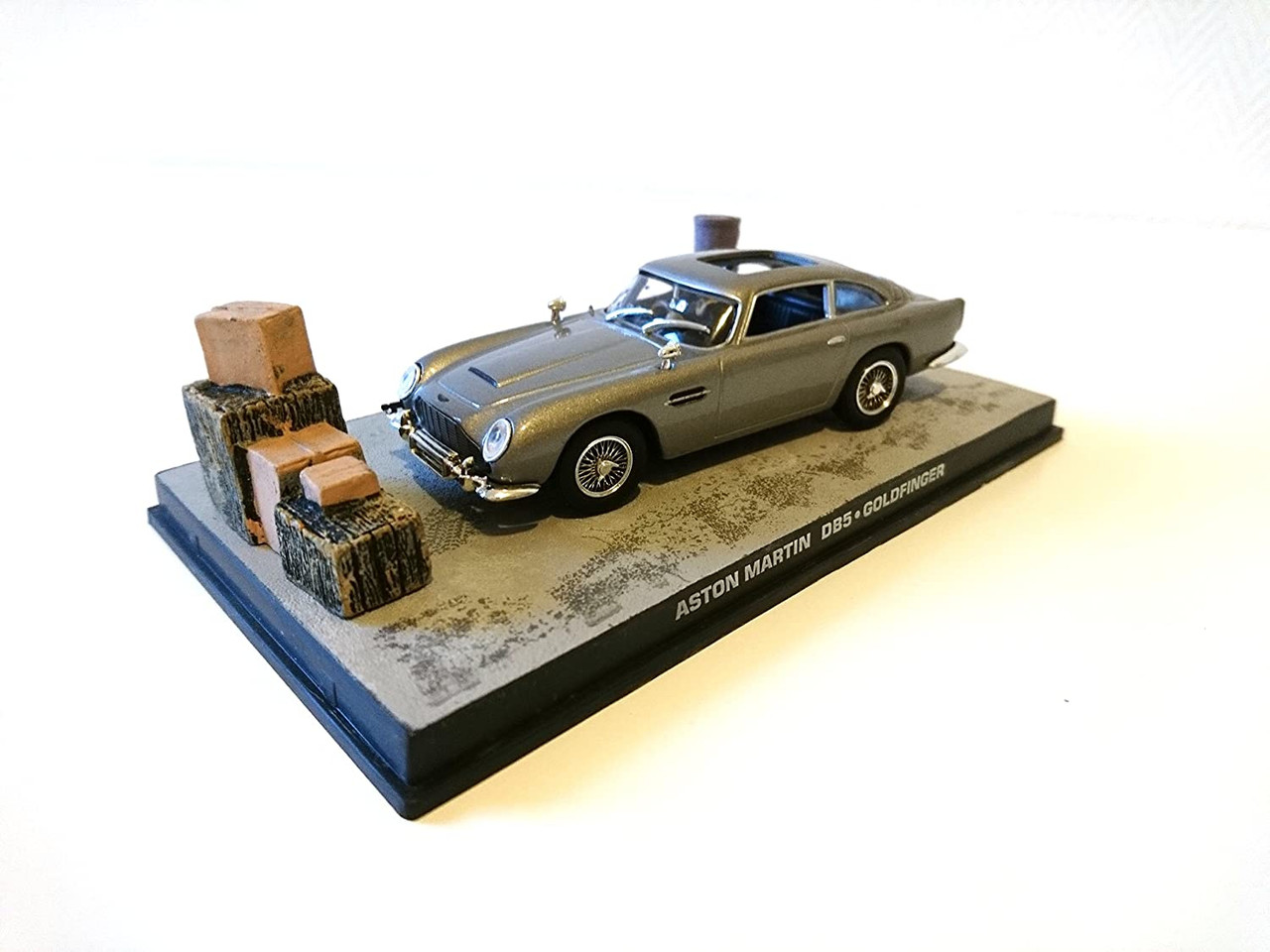 ASTON MARTIN DB5 ハンドメイド ガレージ ジオラマ - ミニカー