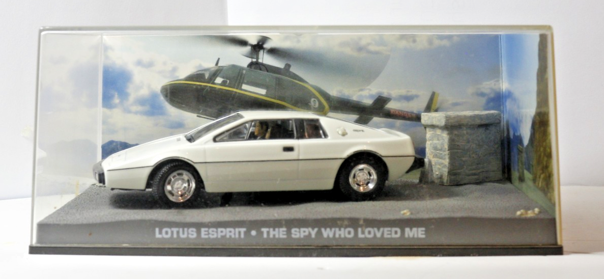 JAMES BOND - 1/43 Spy Who Loved Me Street Lotus Esprit