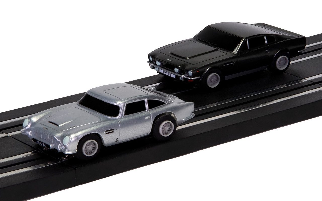 James Bond 007 Race Set - Aston Martin DB5 vs V8 - Micro