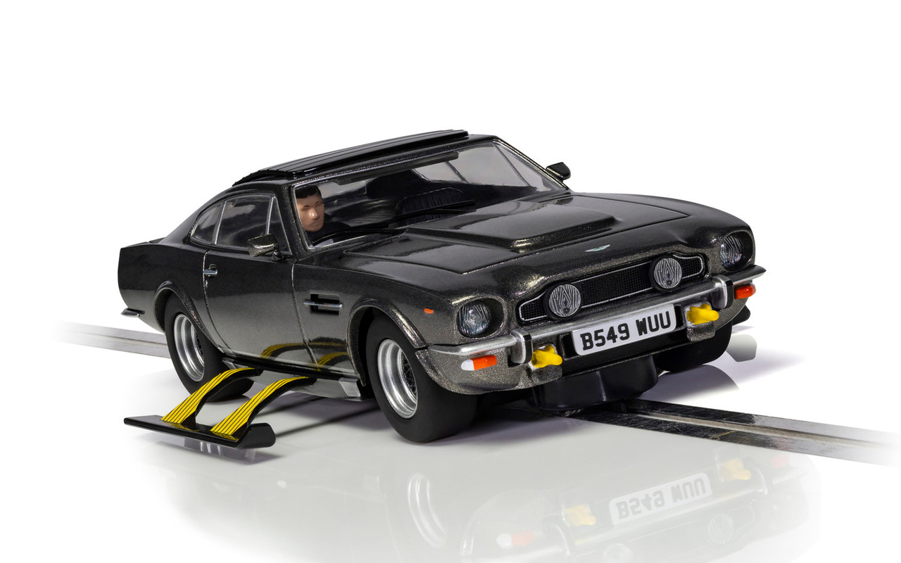 James Bond Aston Martin V8 - The Living Daylights - 1/32 Scale (C4239)