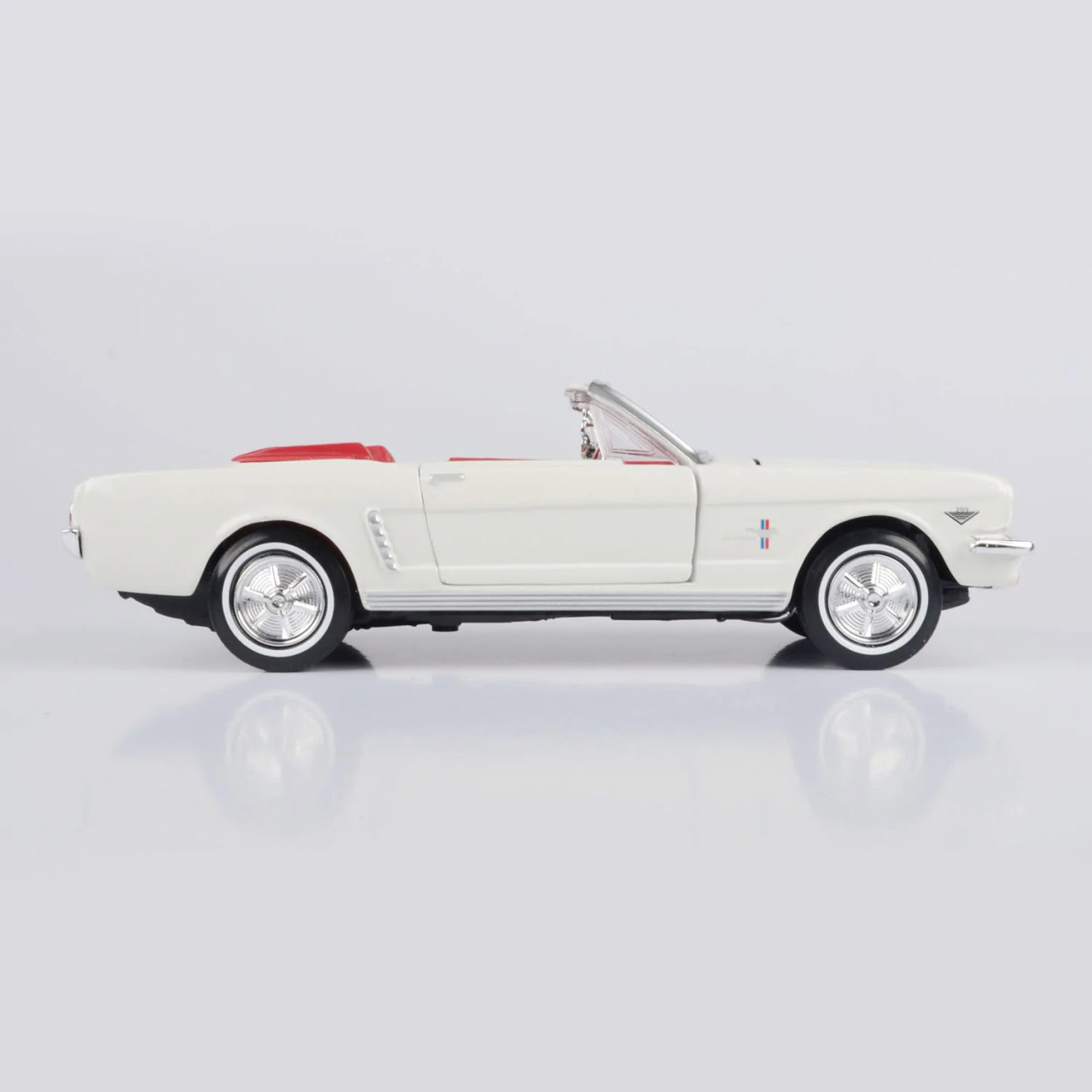 Miniature Ford mustang convertible 1964 james bond