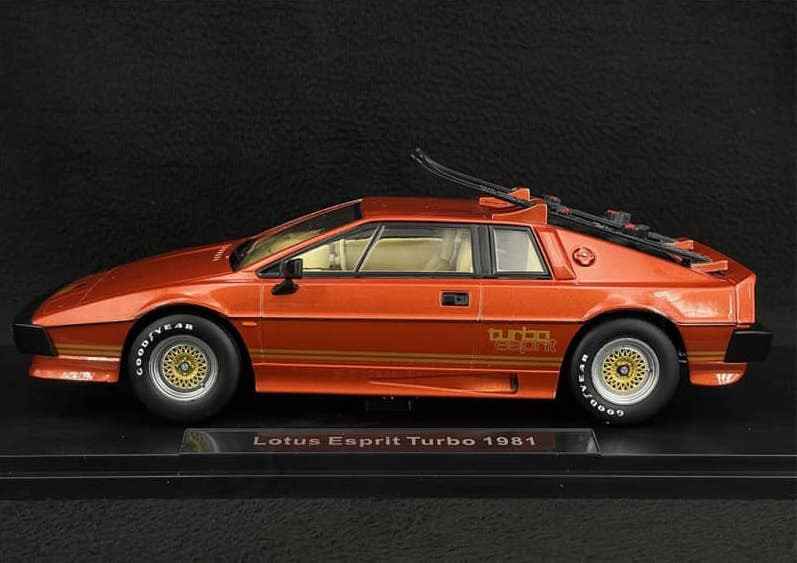 James Bond 007 - 1:18 1981 Lotus Esprit Turbo w/Skis (Red) (KK